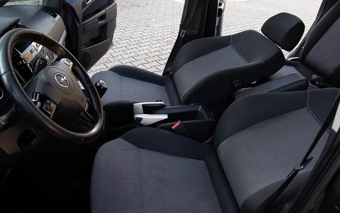 Opel Zafira cena 20900 przebieg: 220000, rok produkcji 2010 z Golub-Dobrzyń małe 781